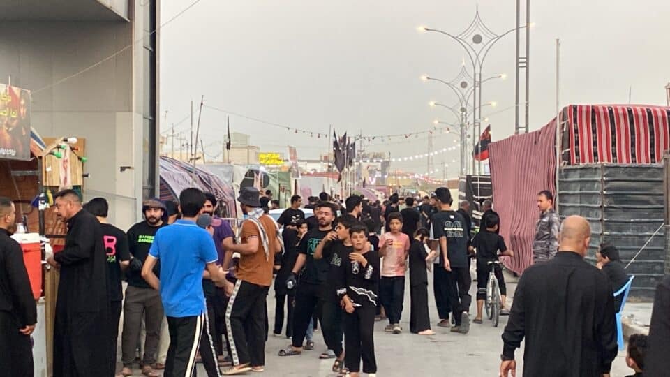 صورة من مقال: بالصور: طلائع زوار الأربعين تصل الناصرية وسط حفاوة واستقبال شعبي